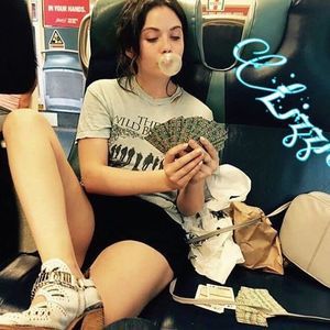 Meet your Posher, Lizzie